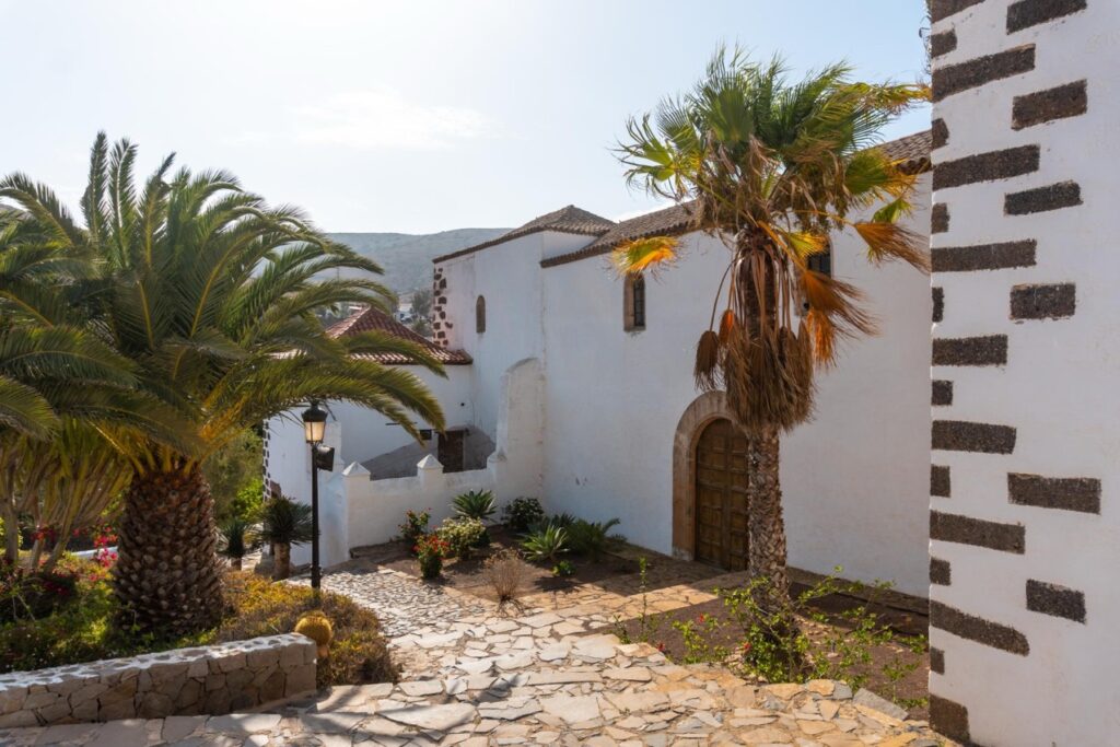 Alicante, perła hiszpańskiego wybrzeża Costa Blanca, przyciąga swoim urokiem nie tylko turystów, ale również inwestorów i osoby poszukujące nowego miejsca do życia.